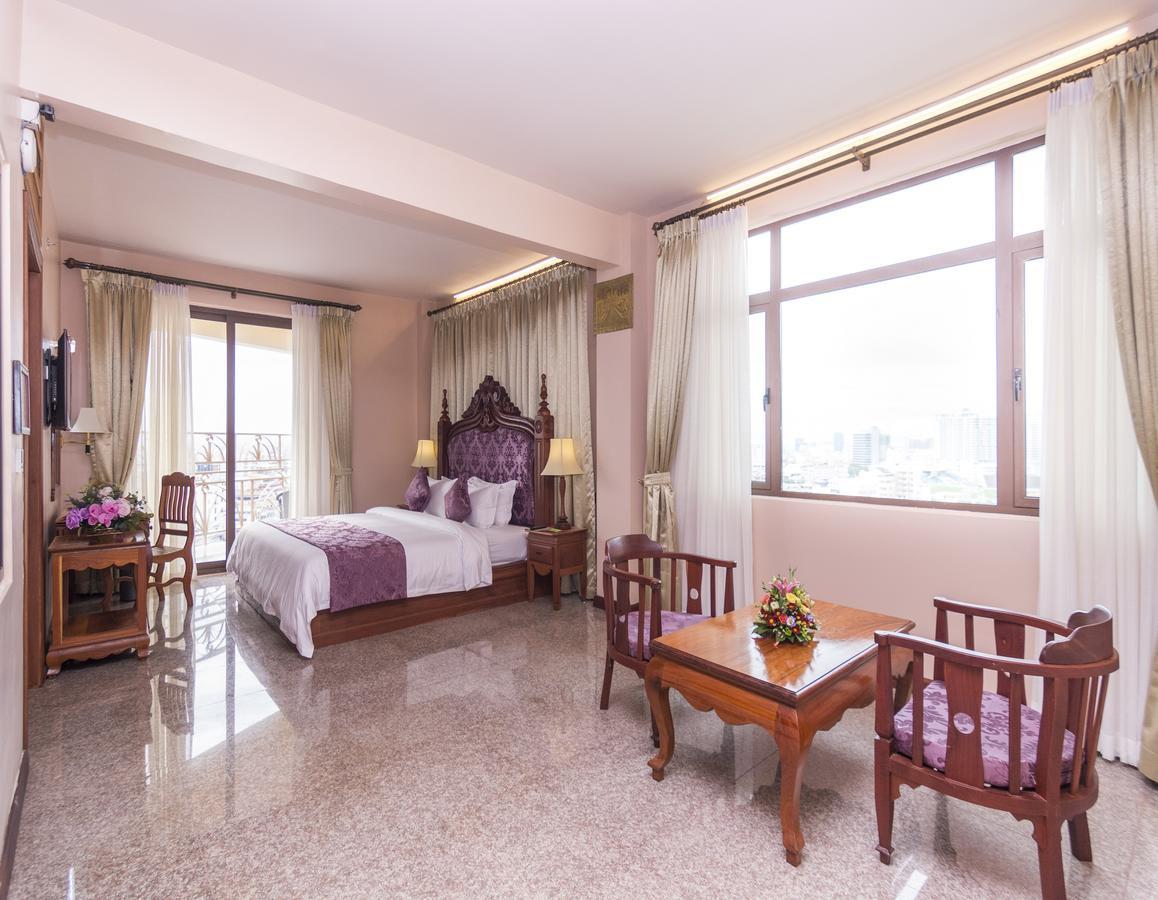 Phnom Penh Era Hotel Esterno foto