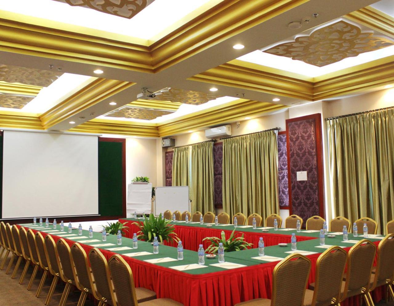 Phnom Penh Era Hotel Esterno foto