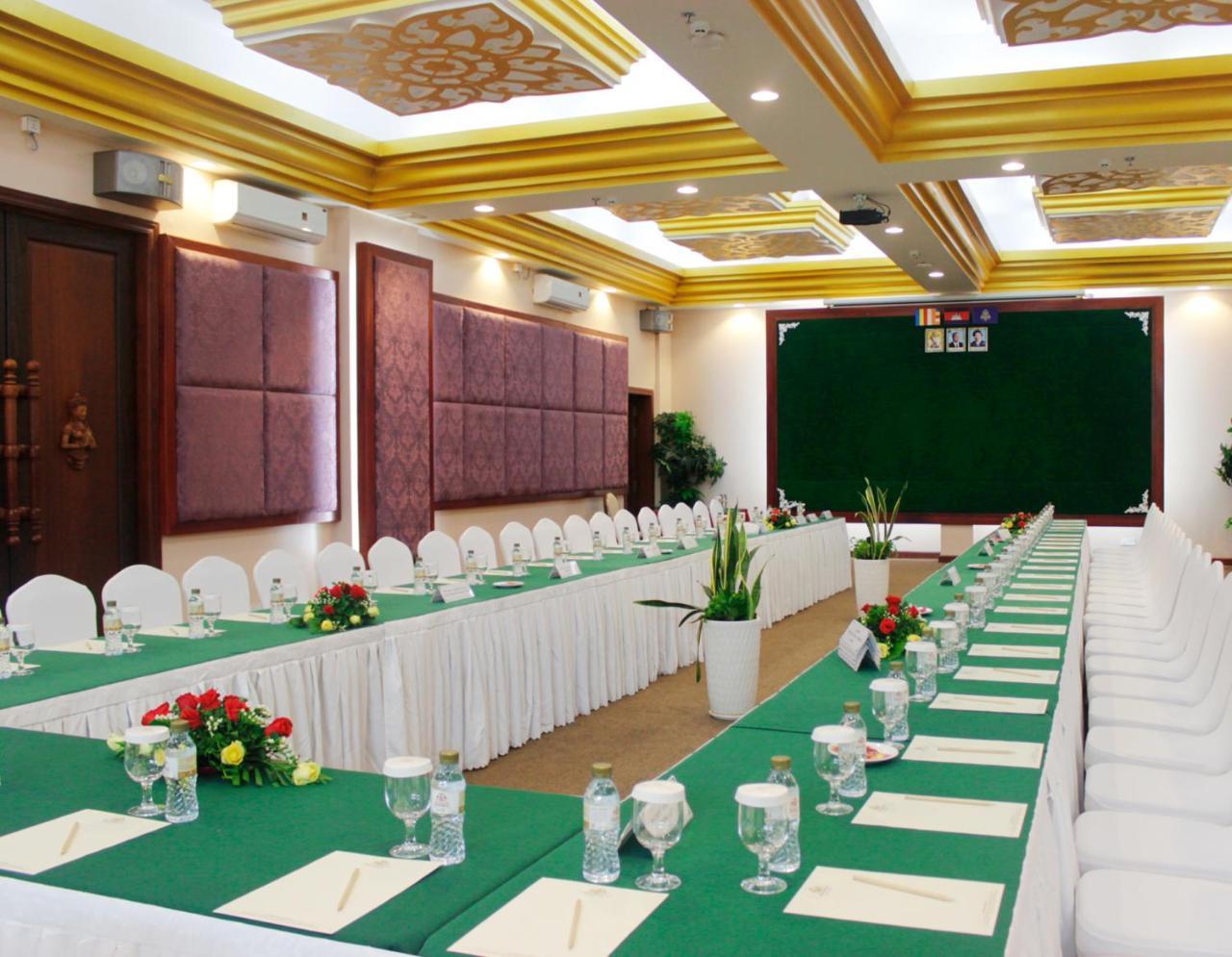 Phnom Penh Era Hotel Esterno foto